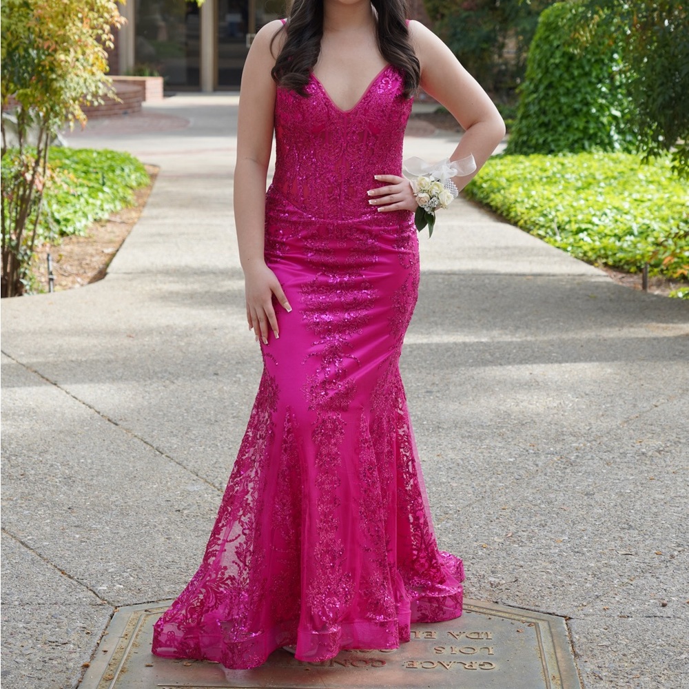 2023 Prom Dress by Ladivine, size 8, pink color